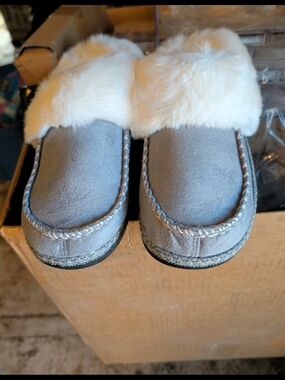Cozy Faux-Fur Trim Slip-On Women's Slippers - Light Gray